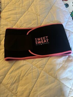 Sweet Sweat Waist Trimmer - Black with Pink Trim